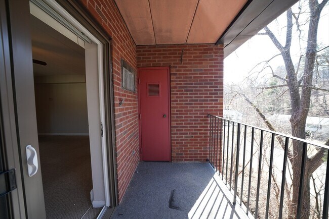 Building Photo - 16 Winter St