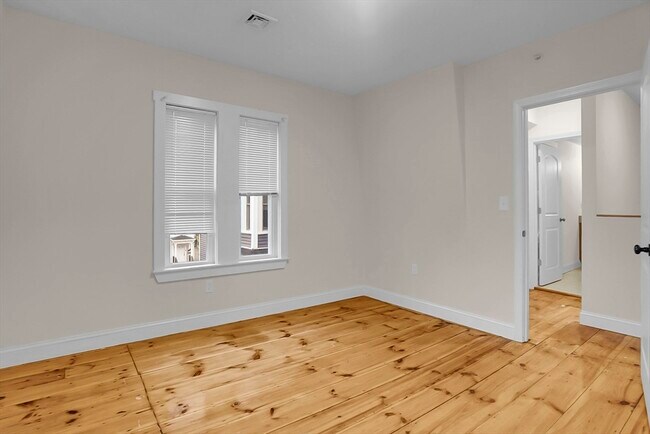 Building Photo - 29-33-33 Highland Ave