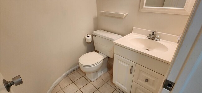 Building Photo - 2190 NE 68th St