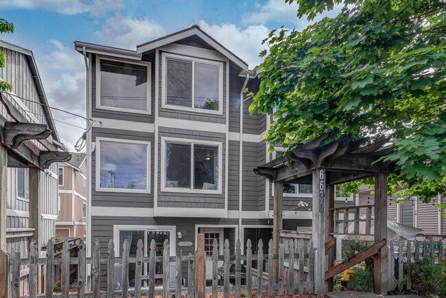 Building Photo - 6630 Corson Ave S