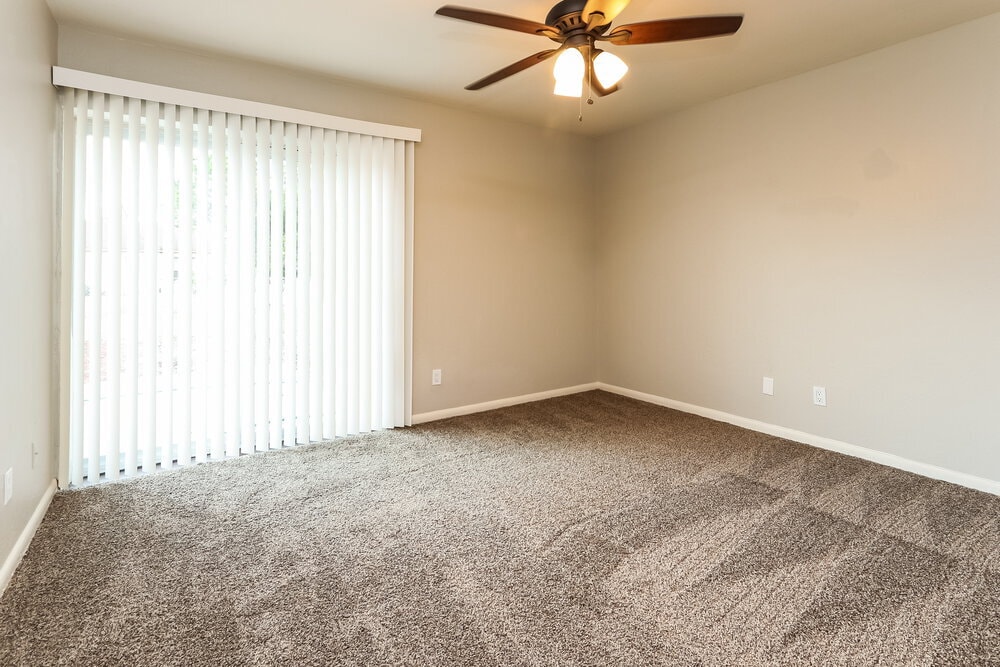 Building Photo - 1414 NE Van Loon Ln