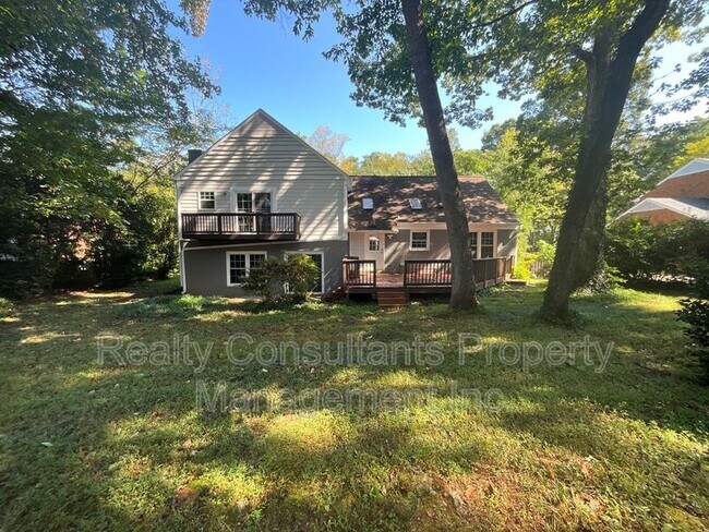 Building Photo - 1015 Bridgewater Dr