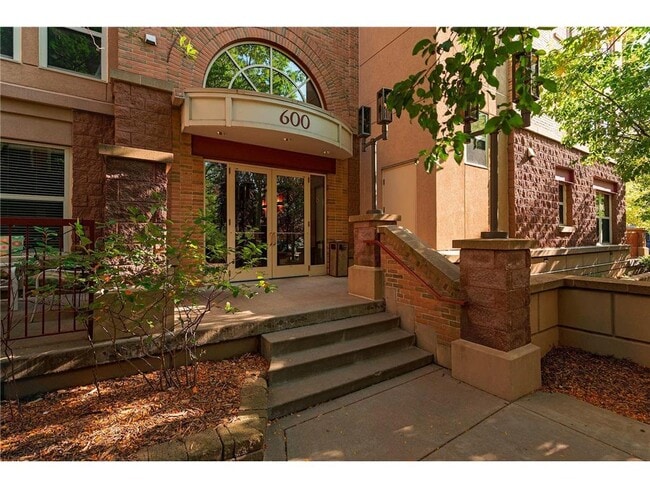 Building Photo - 660 N 2nd St