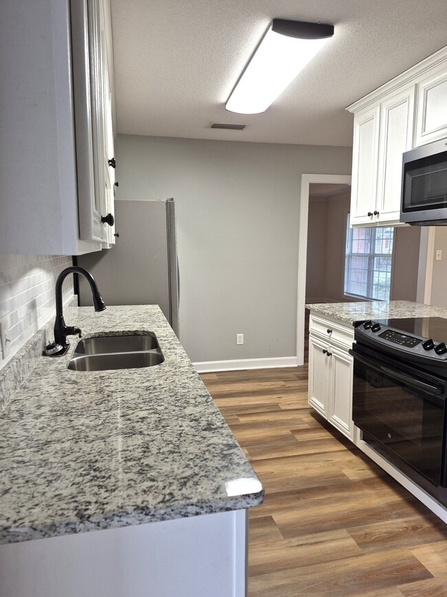 Building Photo - 3931 Lillian Guest Cir