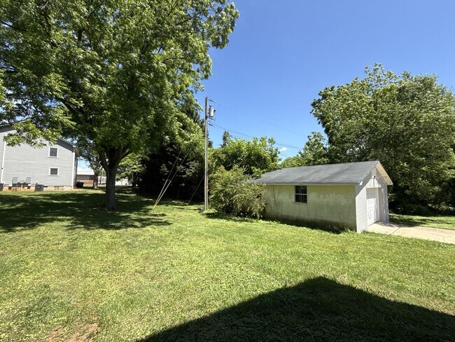 Building Photo - 133 Openview Dr