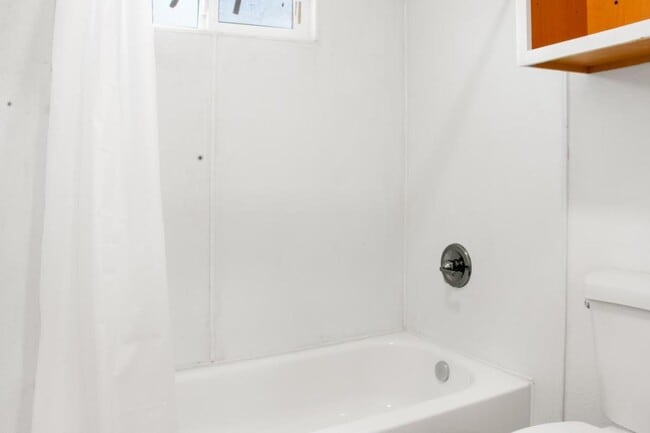 Building Photo - 1232 W Ave H 14