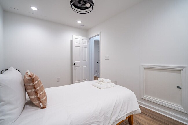 Building Photo - 350 Park Creek Ridge