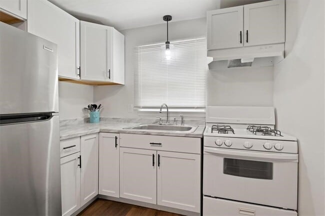 Building Photo - 130 Raleigh St