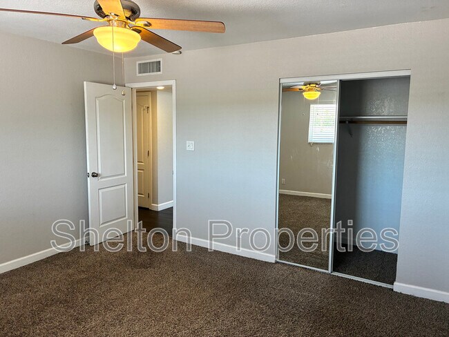 Building Photo - 1421 S Roberts Rd