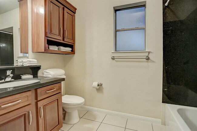 Building Photo - 2088 Laverne St