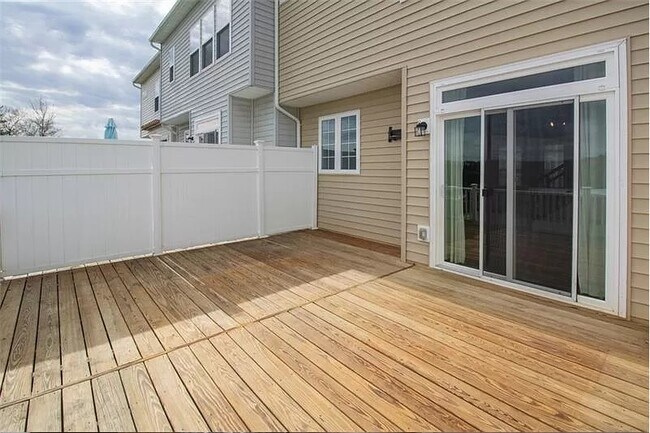 Building Photo - 19 Remington Dr