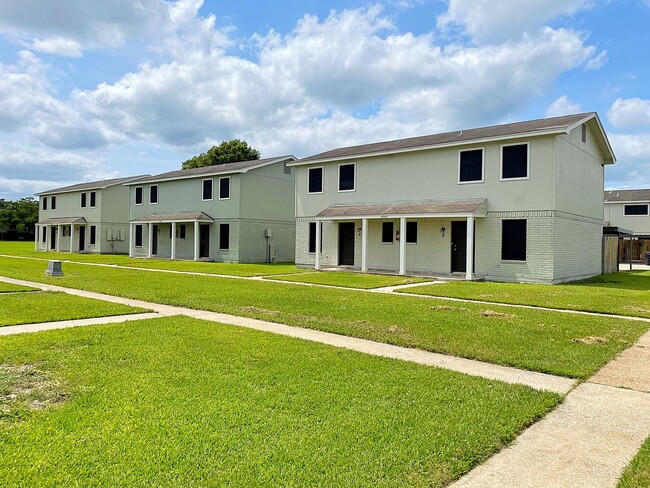 Primary Photo - 5941 B Bedford Dr., Beaumont, TX 77708