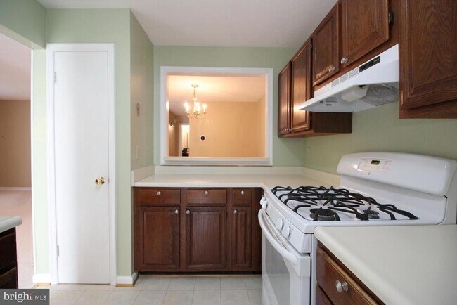 Building Photo - 10118 Oakton Terrace Rd