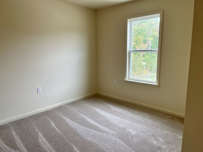 Building Photo - Boyington Place Avail!