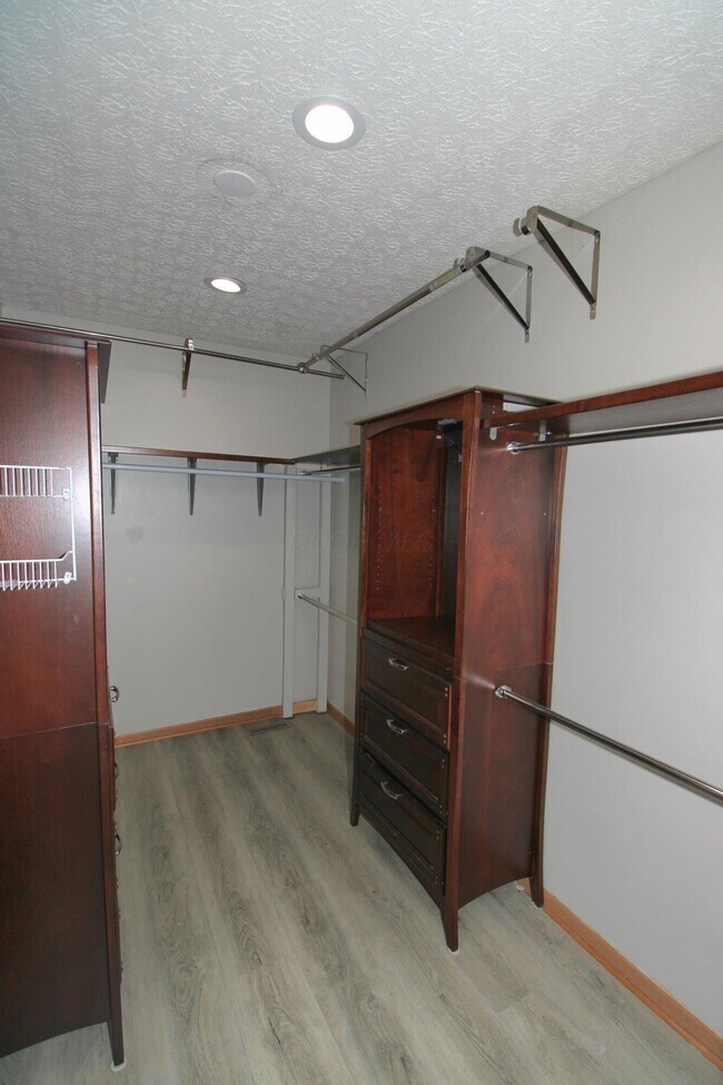 Building Photo - 2515 Pressman Dr