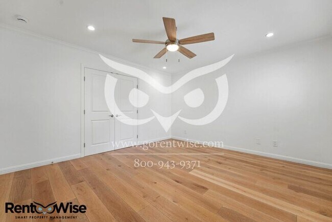 Building Photo - Short term lease only