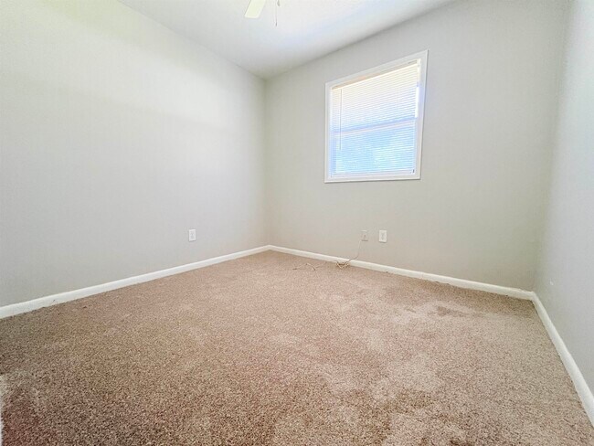 Building Photo - 3515 Falcon Dr