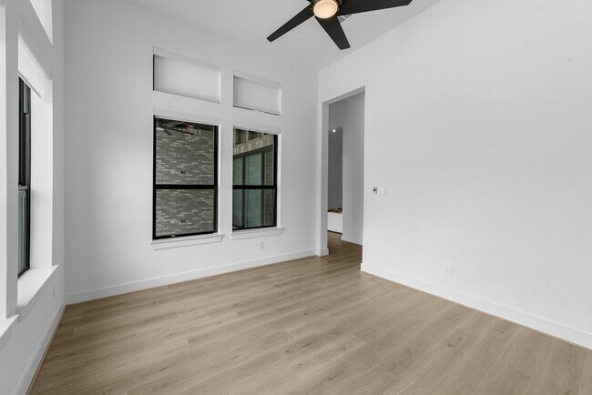 Building Photo - 1402 Sunrise Vw Ln