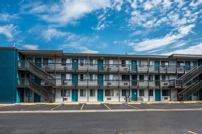 Building Photo - Parkwood Plaza