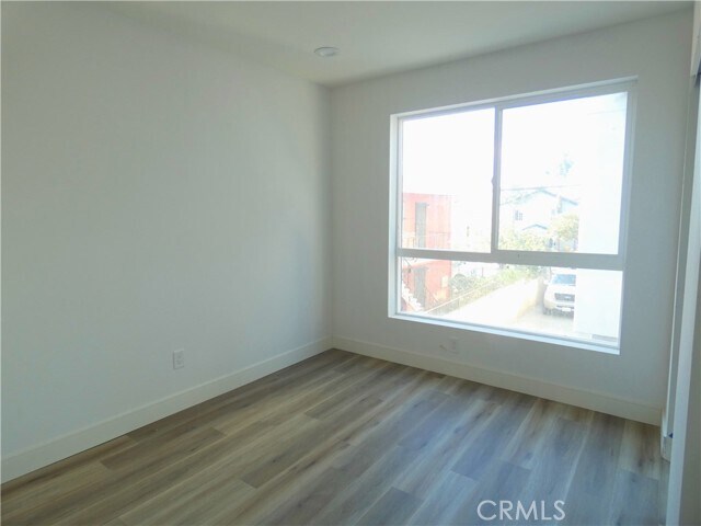 Building Photo - 2044 S Burnside Ave