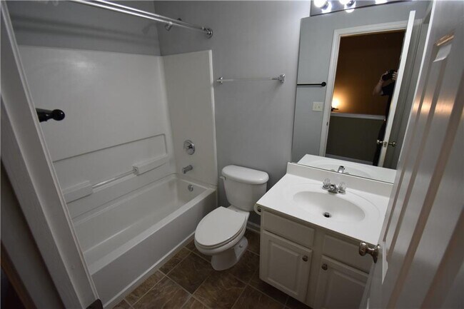 Building Photo - 1002 Thornborough Dr