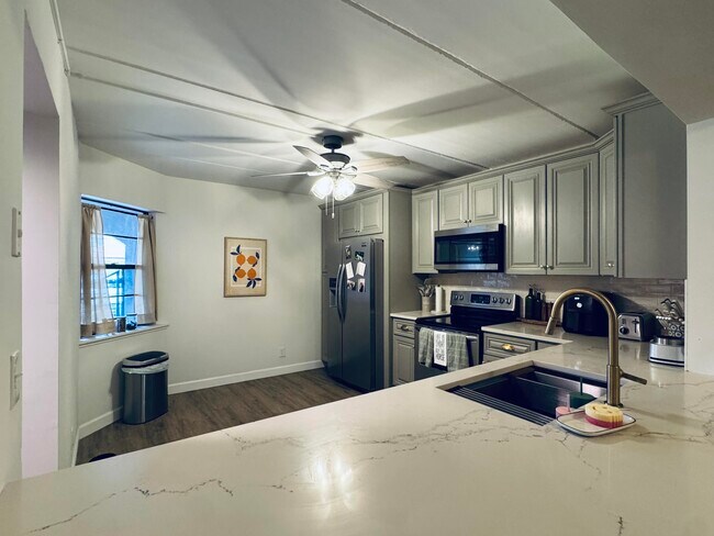 Building Photo - 12260 Sag Harbor Ct