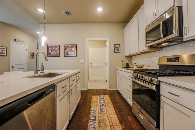 Building Photo - 5409 Dimesky Ln