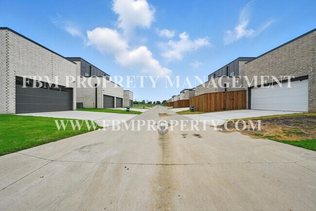 Building Photo - 2132 Layla Dr