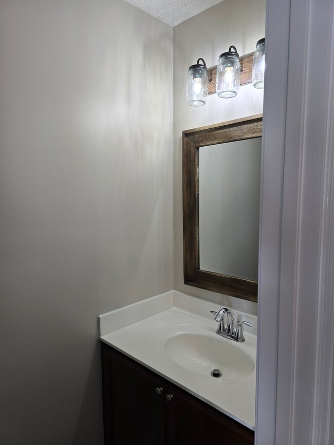 1/2 Bath downstairs - 102 Glen Cannon Dr