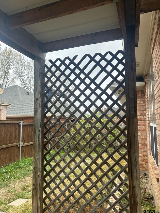 Building Photo - 704 Shiloh Ridge St