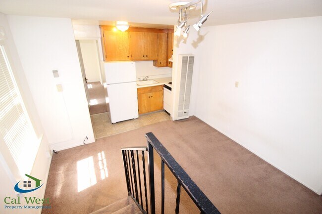 Building Photo - $1995 - Rose Garden Junior 1 Bedroom Apart...