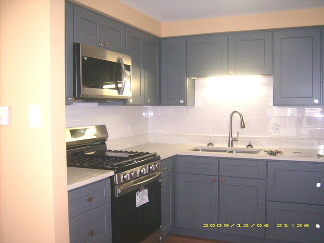 Building Photo - 7019 W Irving Park Rd