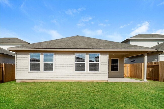 Building Photo - 405 Osier Pass