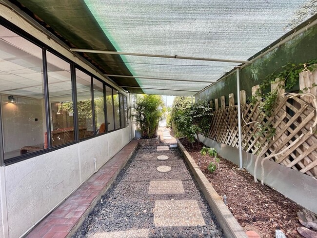 Building Photo - Gorgeous 4 Bedroom 2 Bathroom Home in Bonita!