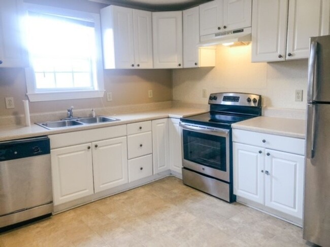 Building Photo - Beautiful 1 bedroom, 1 bath farmhouse with...