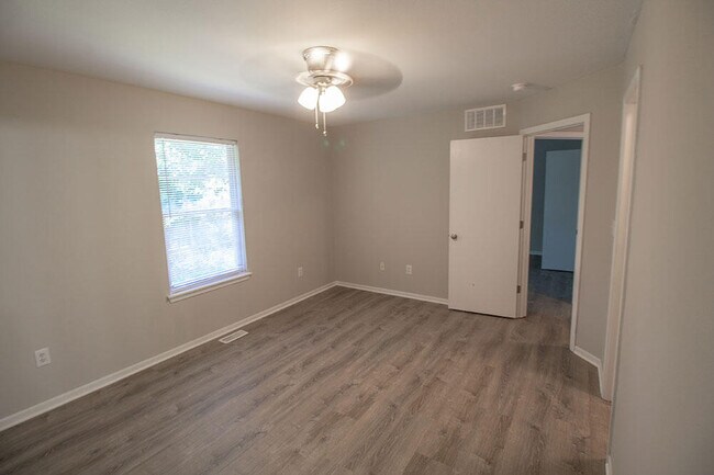 Building Photo - 1413 Greensboro Dr