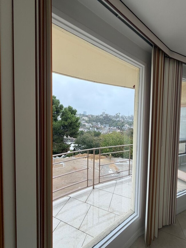 Building Photo - 3 bedroom house with amazing views