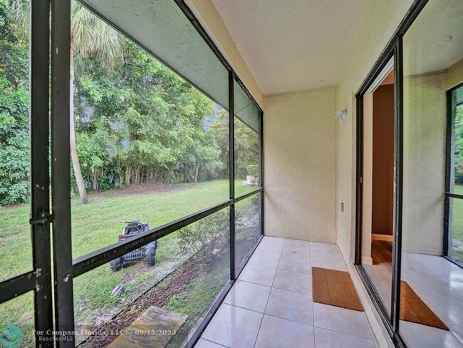Building Photo - 9845 Riverside Dr
