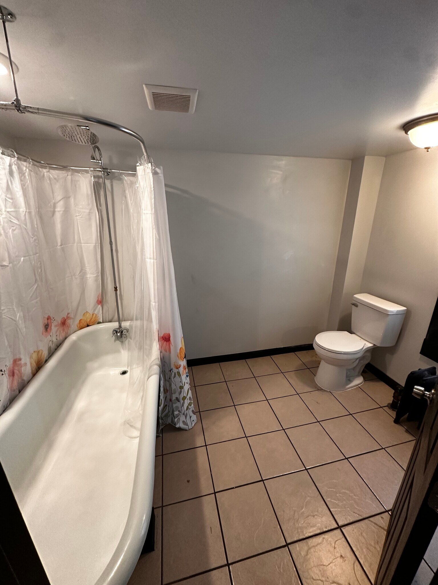 Building Photo - 2500 S Saginaw St