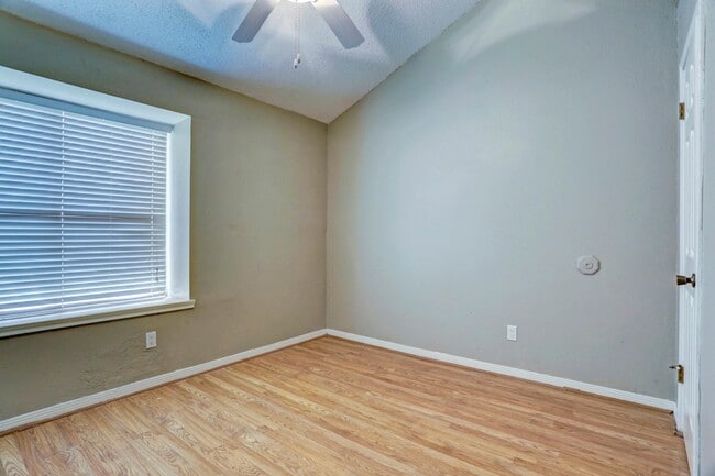 Building Photo - 20226 Linden Tree Dr