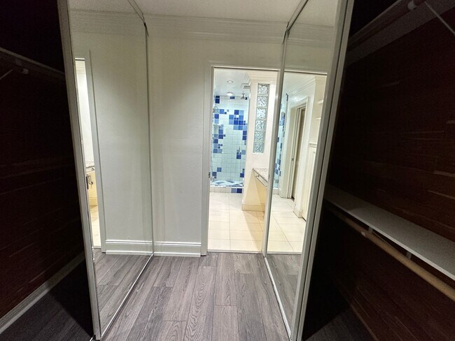 Building Photo - Morningside on the Lake Downstairs 1 Bedroom 1 Bath