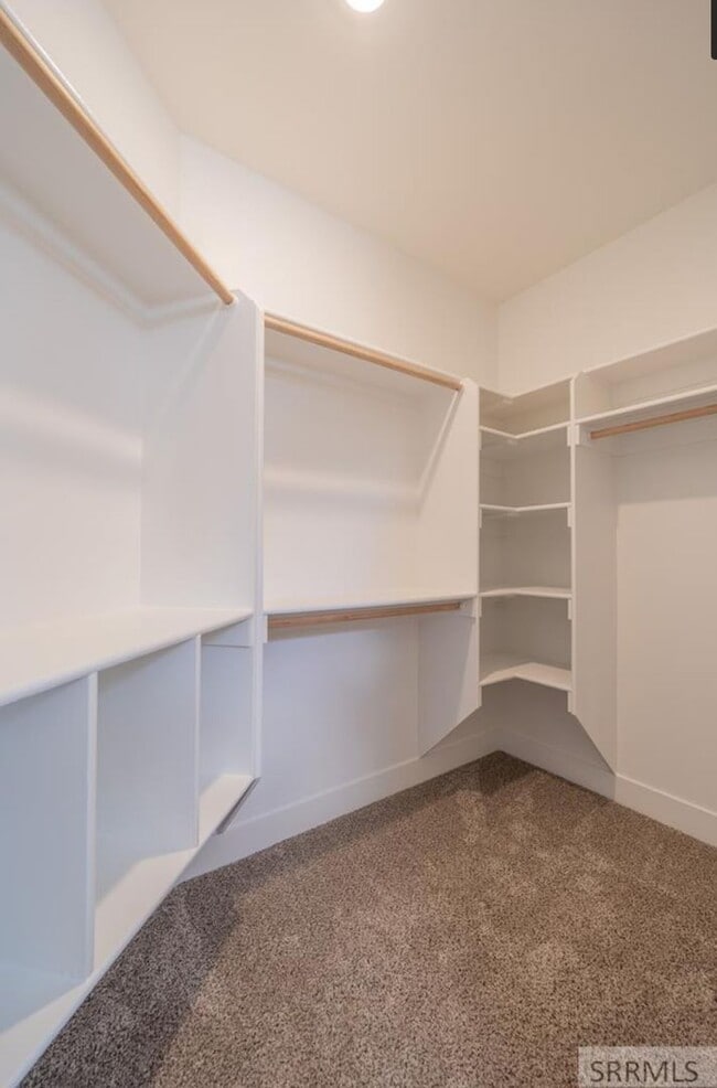 Building Photo - 4 bed 3 bath twin home in Idaho Falls 2 sets of washer and dryers are included in this unit