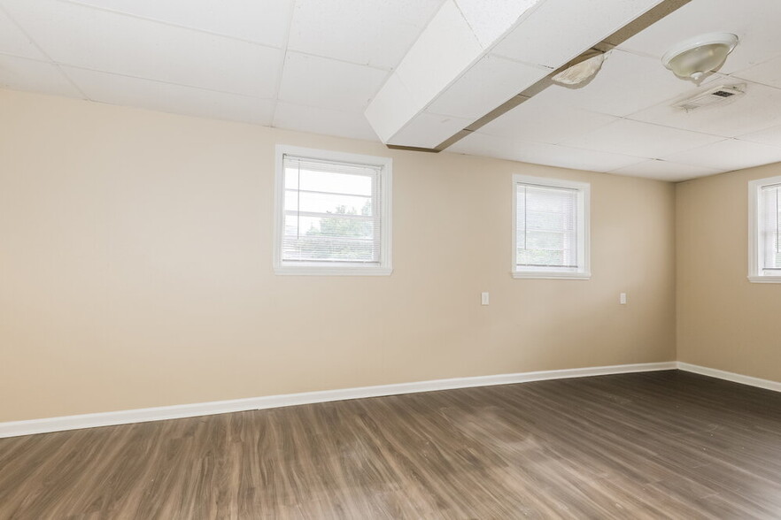 Building Photo - 6913 Doncaster Rd