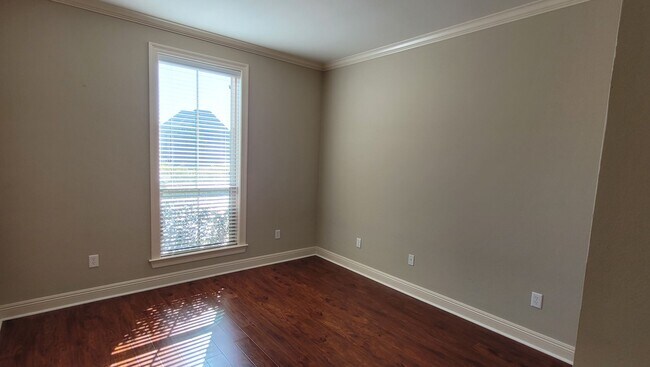 Building Photo - Spacious 3 bedroom plus office in Springlake off Bluebonnet