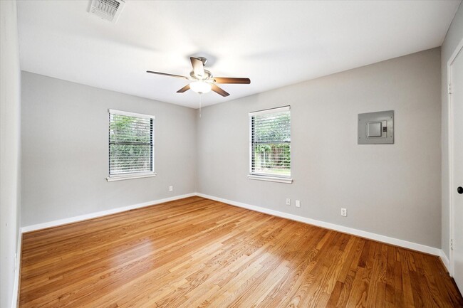 Building Photo - 2009 Sedgie Dr