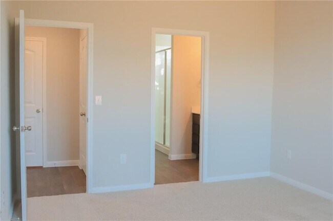 Building Photo - 14015 Macquarie Dr