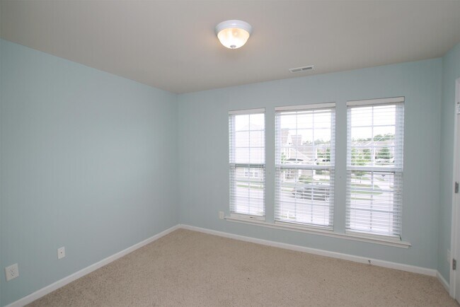 Building Photo - 2105 Corwith Dr