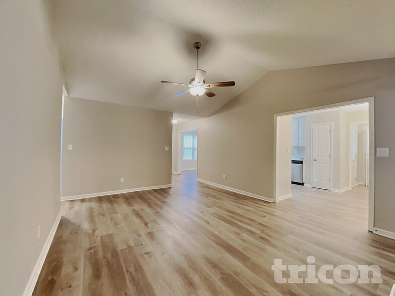 Building Photo - 120 Villavista Trce