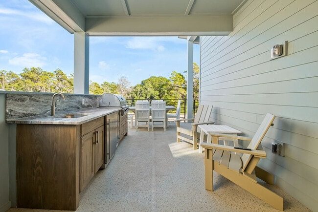 Building Photo - 31 Sarah St