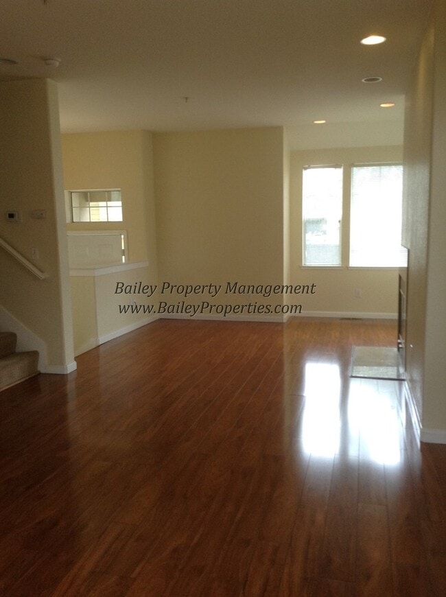 Building Photo - Gorgeous Santa Cruz Home!!